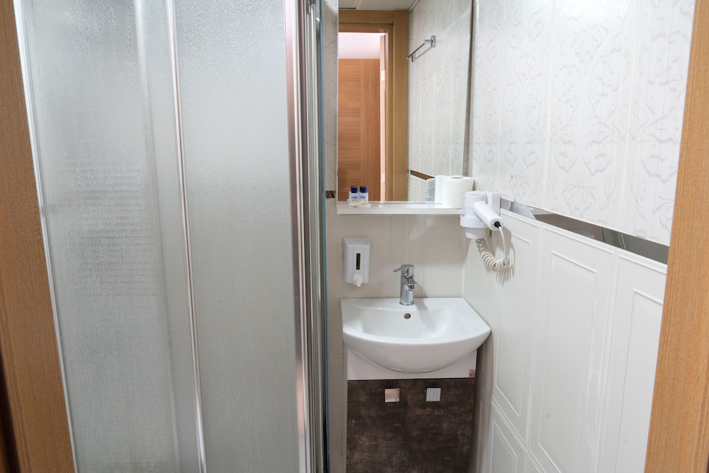 Loss Hotel - Image 52