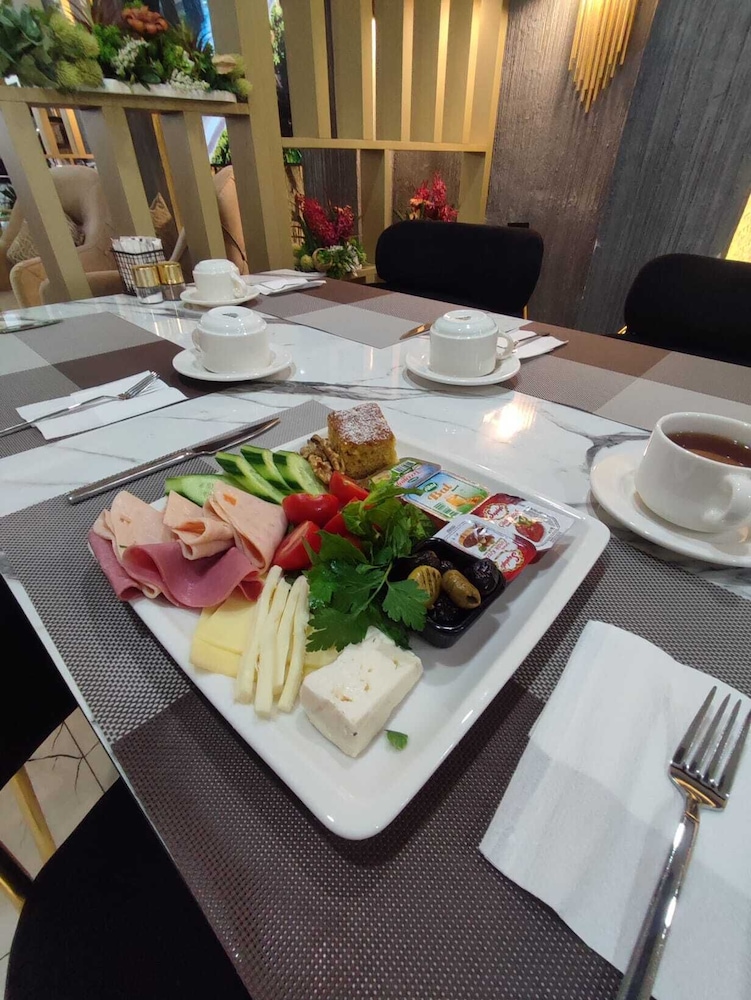 California Otel - Image 18