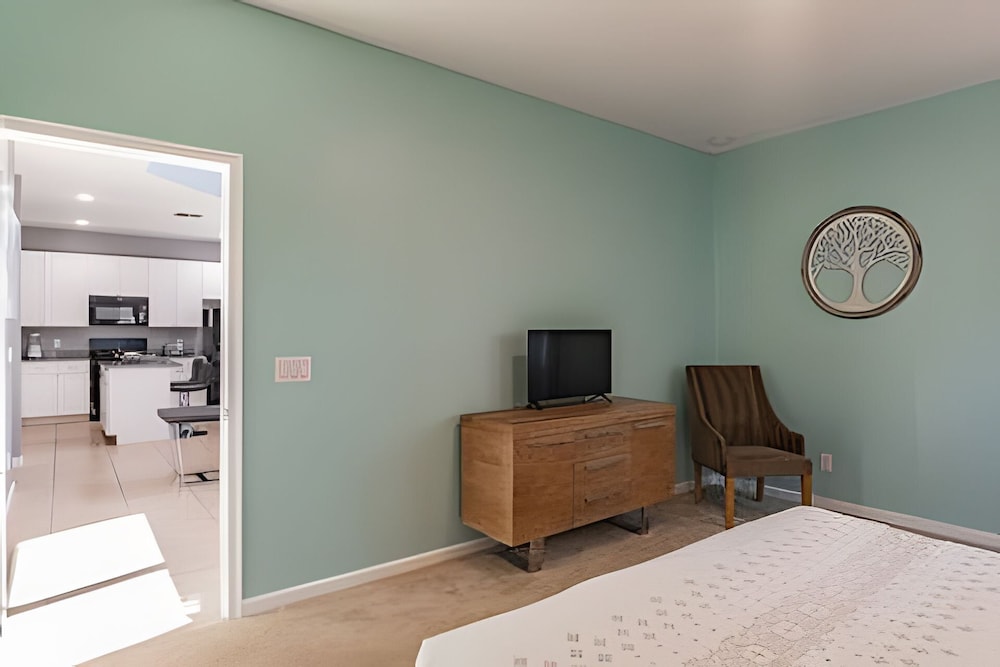 Solterra 6br, 4 Ensuites, Pool & Game Room