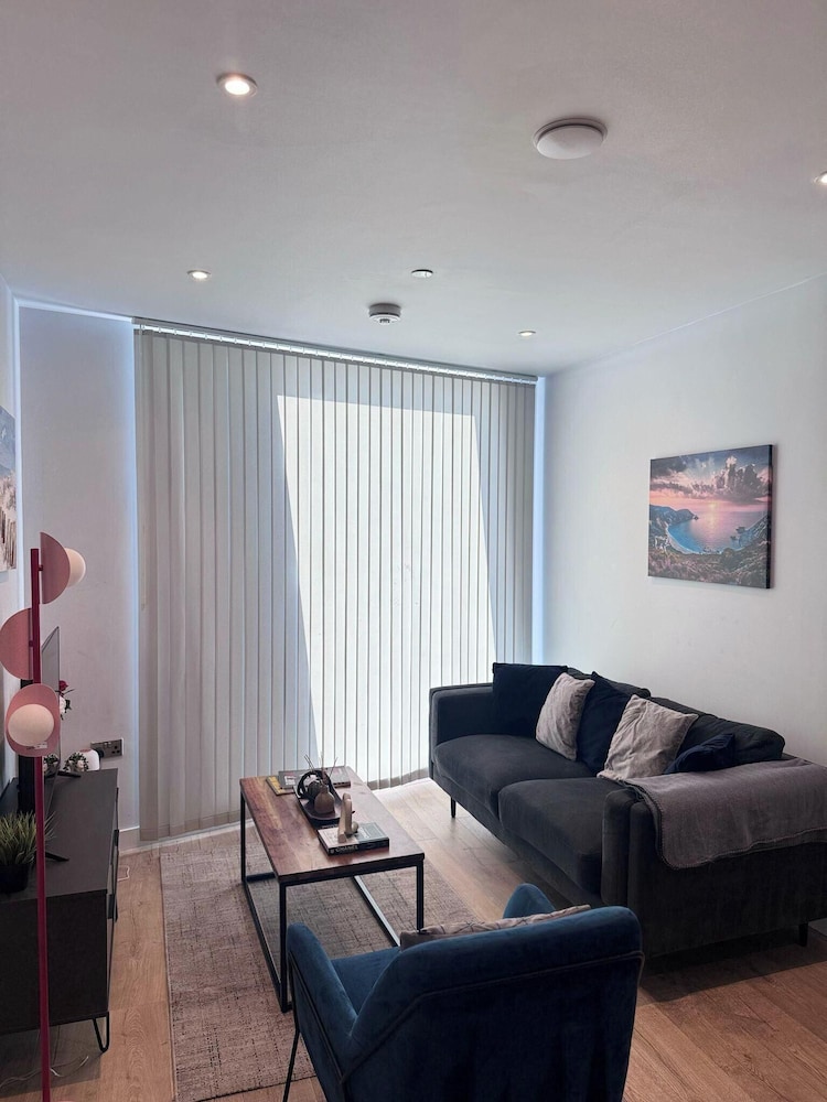 City Centre - 2-bed High Rise Apartment - Sleeps 4
