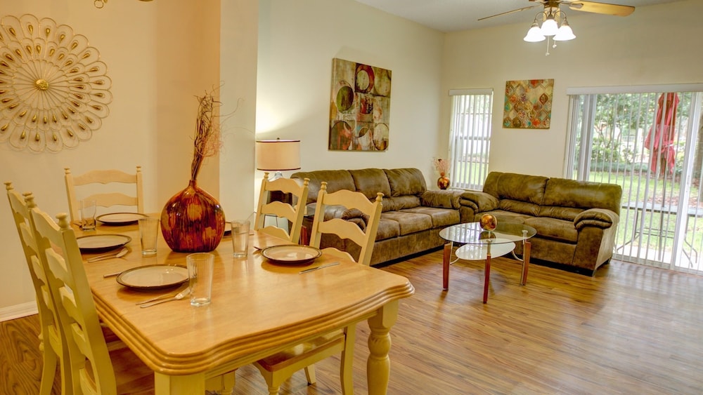 Norwich Townhome at Emerald Island - Image 3