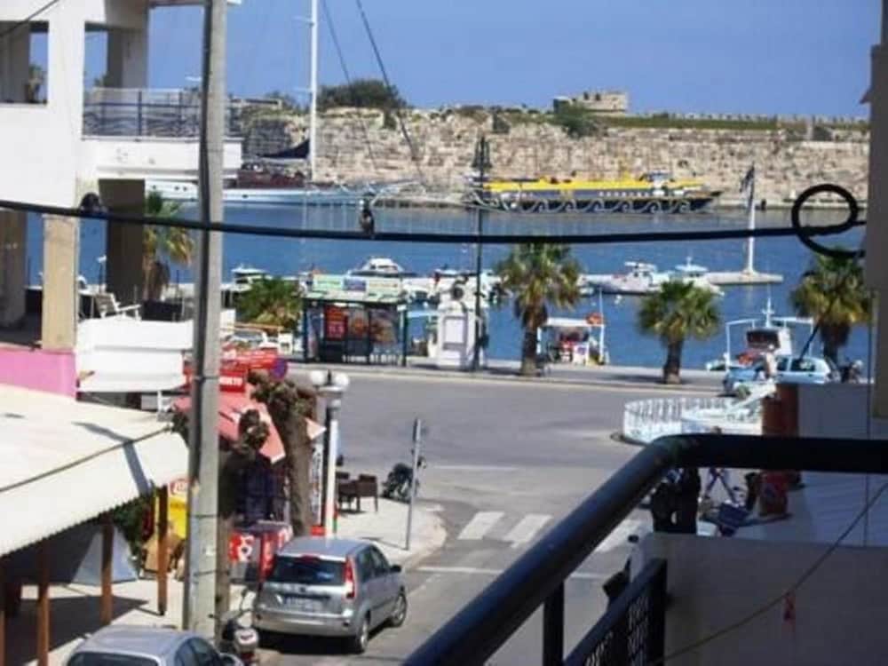 Pantheon Apartments photo 4