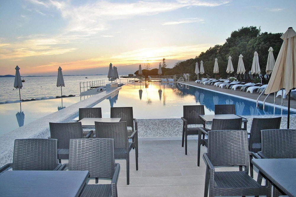 Apartments in Villas Punta Skala With Beachpool
