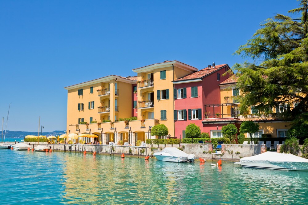 Villa Alberti 900m From Garda Lake photo 3