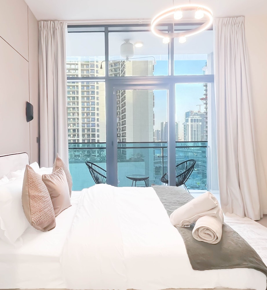 Luxury 2BR in Merano Tower Stunning City Views