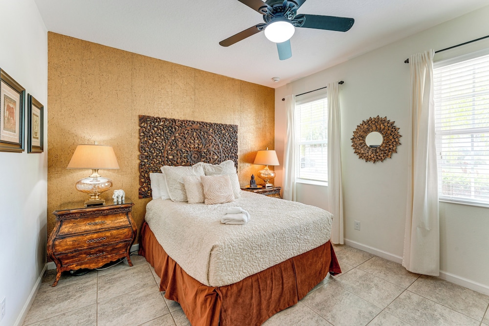 Themed Rooms, Pool & More! Custom Davenport Villa
