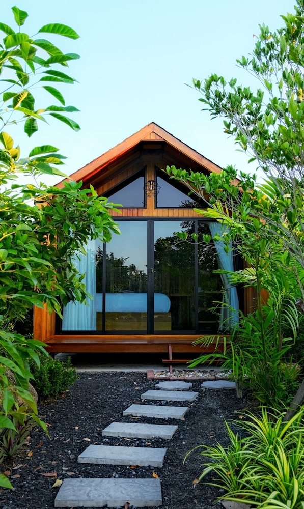 Lush Inn Phuket