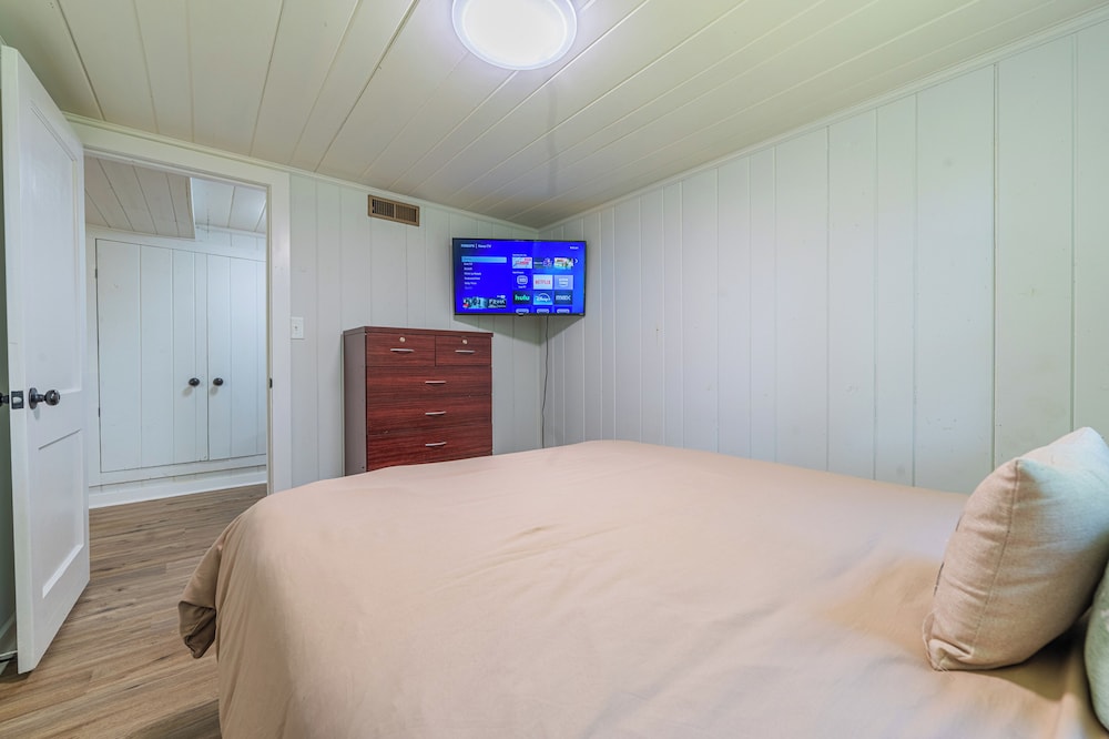 Modern Comfort - 1BR Cozy Retreat