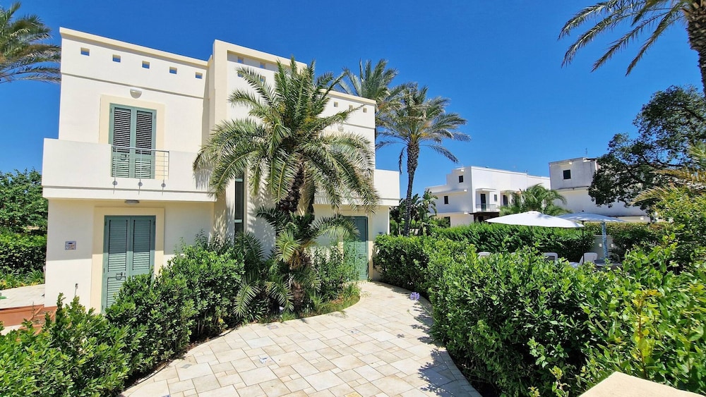 Arainn Lupiae - House for 3 Guests in Residence With Pool
