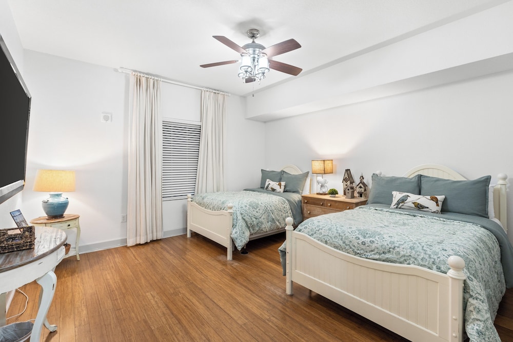 Tidewater by Book That Condo