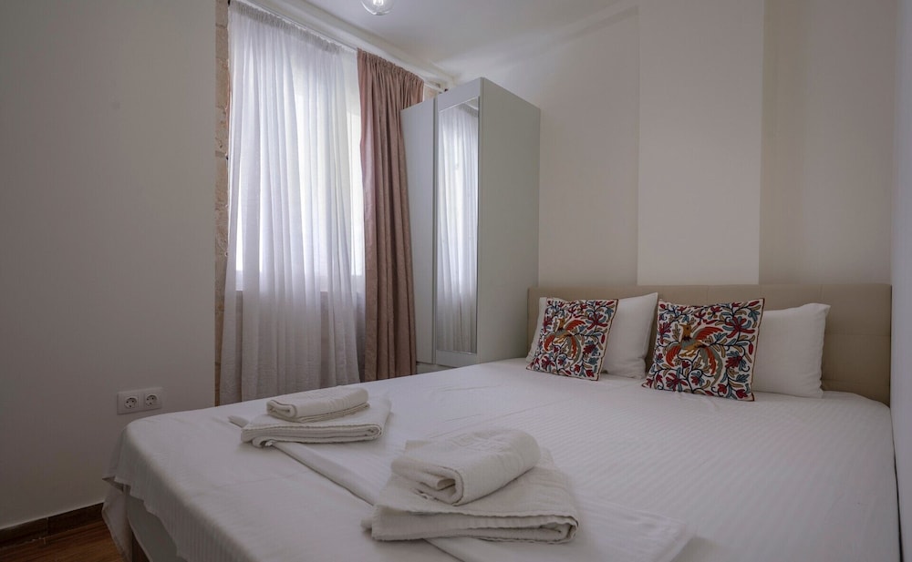 Delejo Resort & Suites