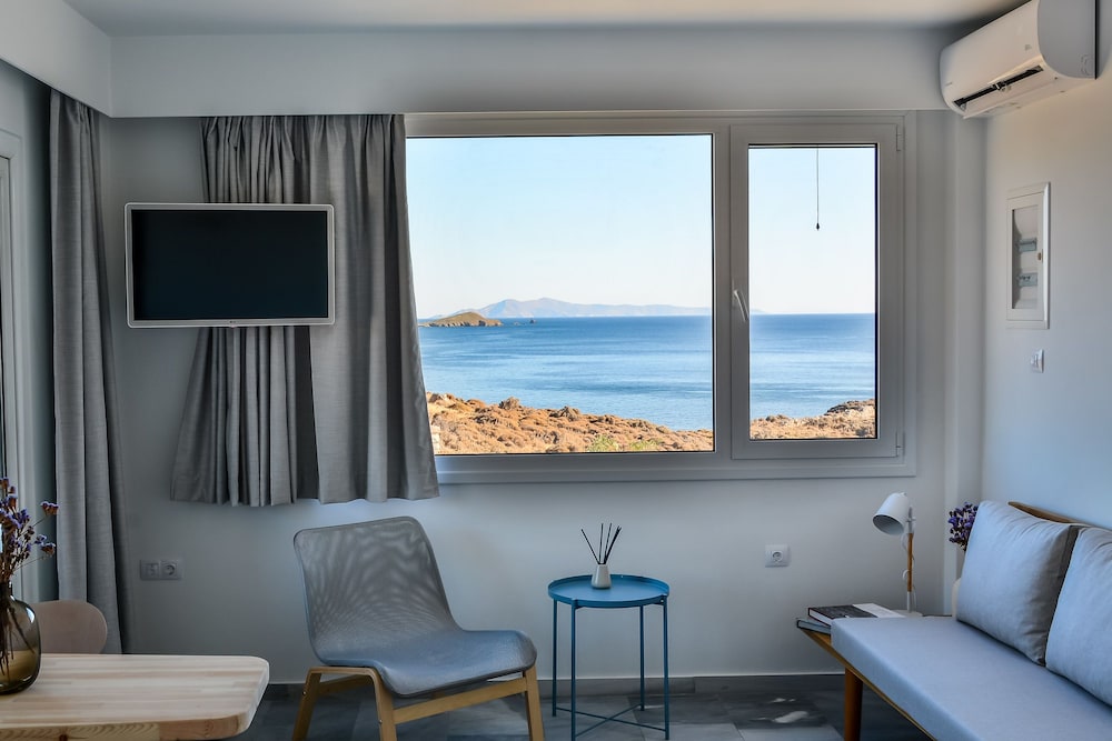 Pharos Apartments photo 3