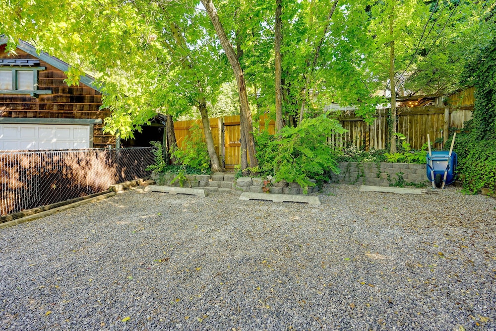 Lovely Salt Lake City Cottage w/ Outdoor Space! view 3