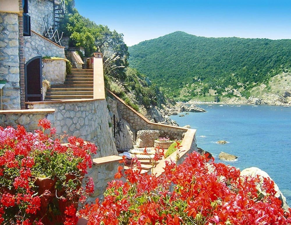 Apartment in Nisporto With Private Sea Access