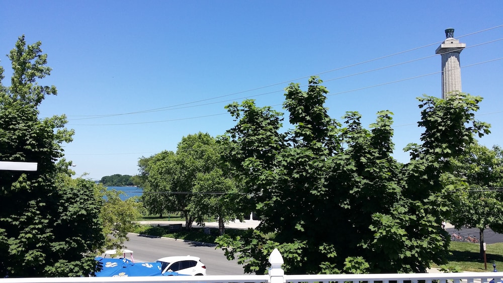 Harbour Square Suites