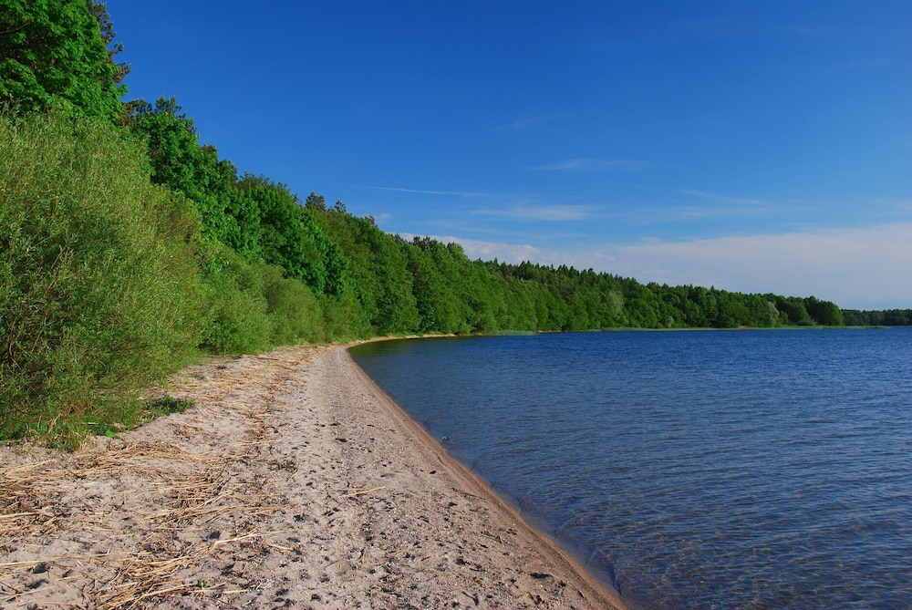 Holiday Homes With a Private Beach on the Lake