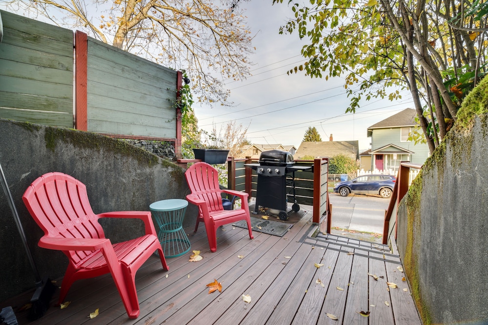 Pet-friendly Seattle Studio ~ 3 Mi to Downtown! view 5