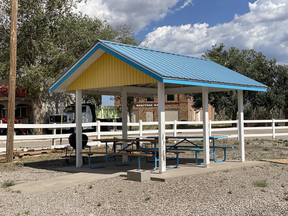 Rainbow Inn & Cottages