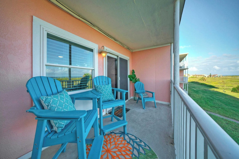 2 Beachfront Condos, Pool, Tennis/pickleball, Gulf View Island Retreat Complex