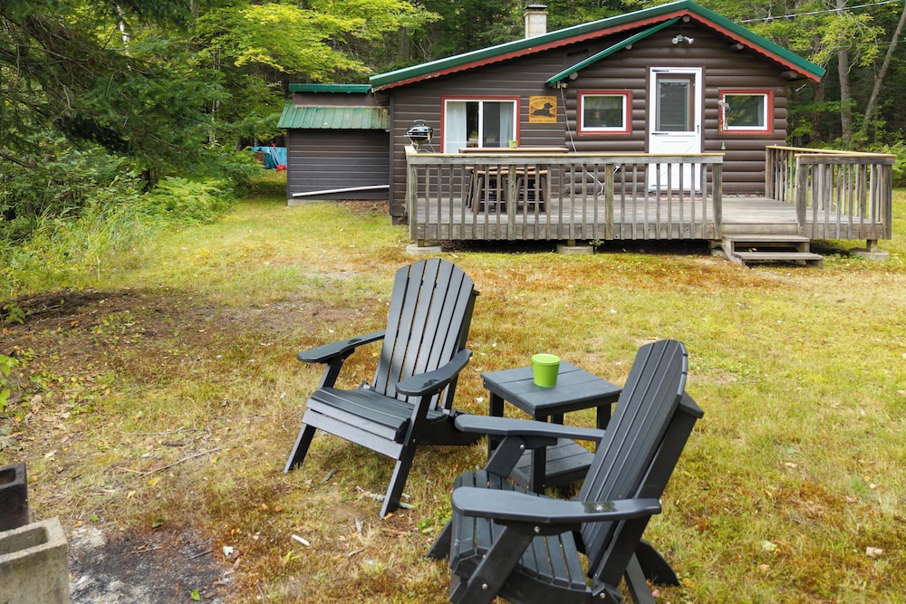 Deck + Fire Pit: Nature Lover's Retreat in Maine!