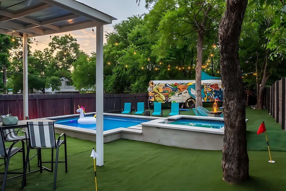Downtown Austin Oasis Pool & Hot Tub