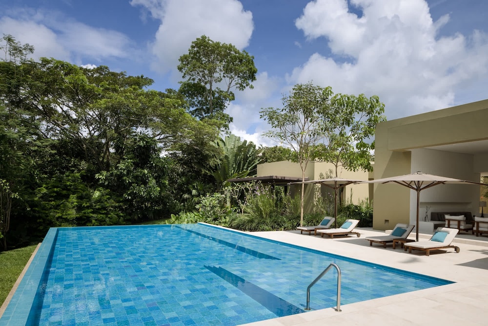 w Amazing 4BR Villa at Mesa de Yeguas
