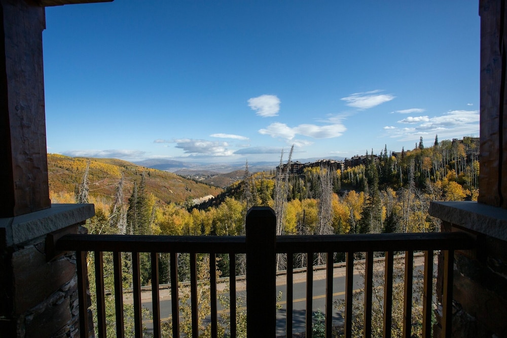 Grand Lodge - 3-Bedroom Deluxe #408 - Ski-in/out 3 Condo