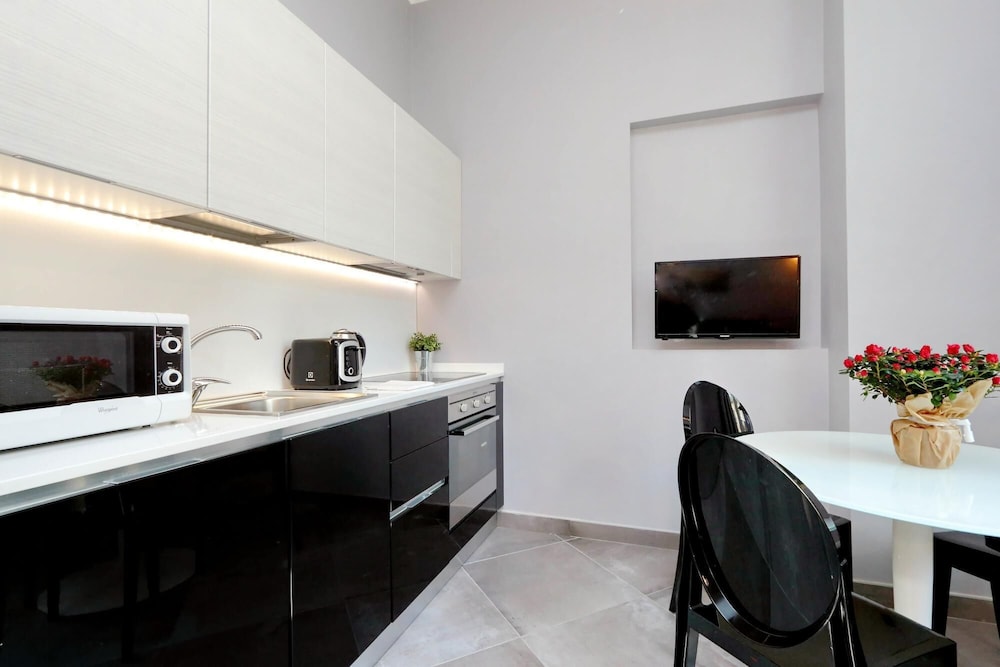 Rm-h501-pale6i4 Monti Apartments - M14