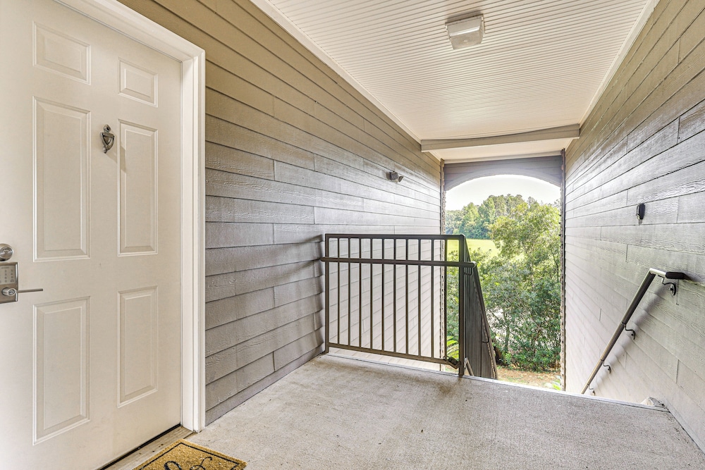 3 Mi to Owa: Modern Condo w/ Resort Pool!