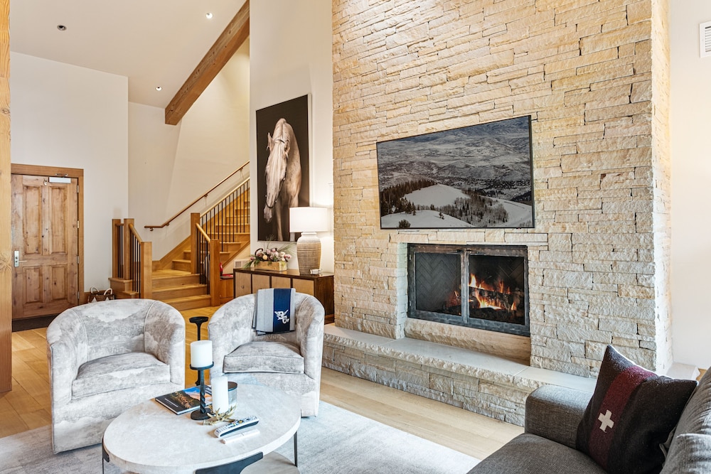 Grand Lodge - Four Bedroom #502 - Ski-in/ski-out 4 Condo