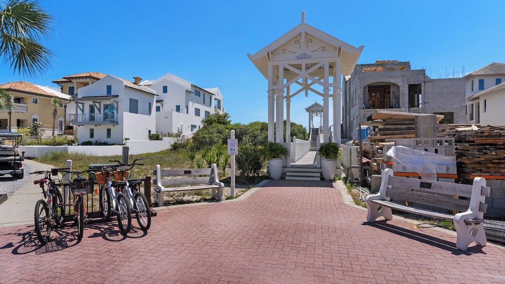 Lakefront Haven in Carillon Beach