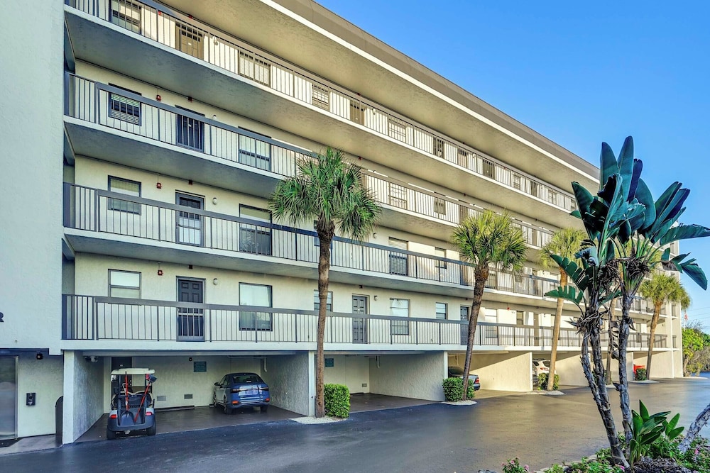 Oceanside Marco Island Retreat: Pool & Tennis!