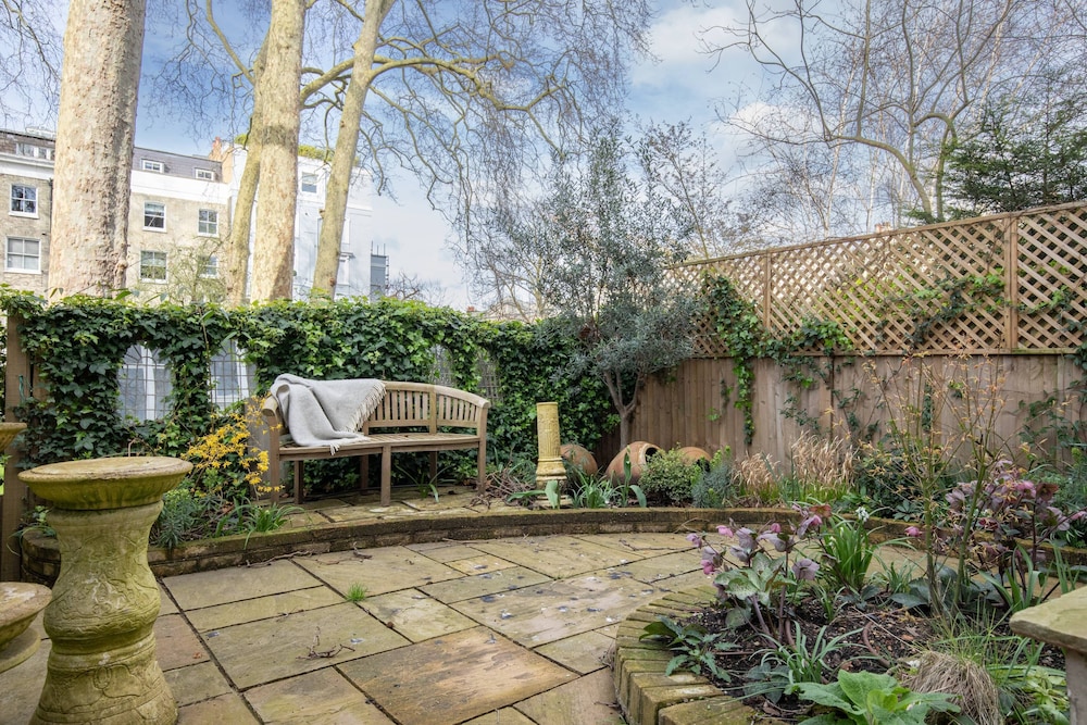 Ladbroke Gardens VII by Onefinestay