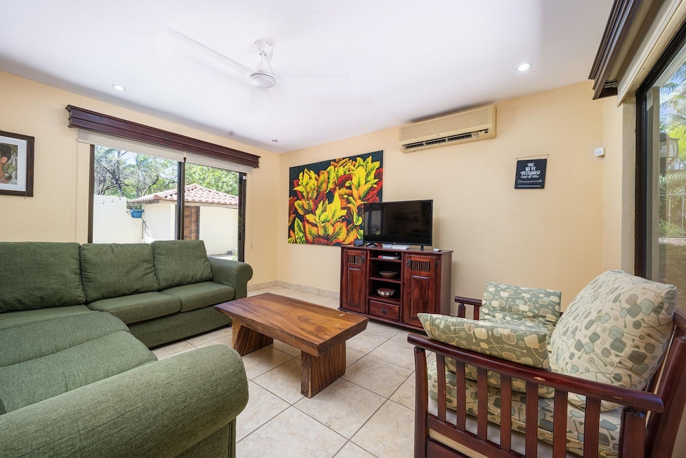 Freshly Updated 3BR With Pool Walk to the Beach Casa Luz de Luna