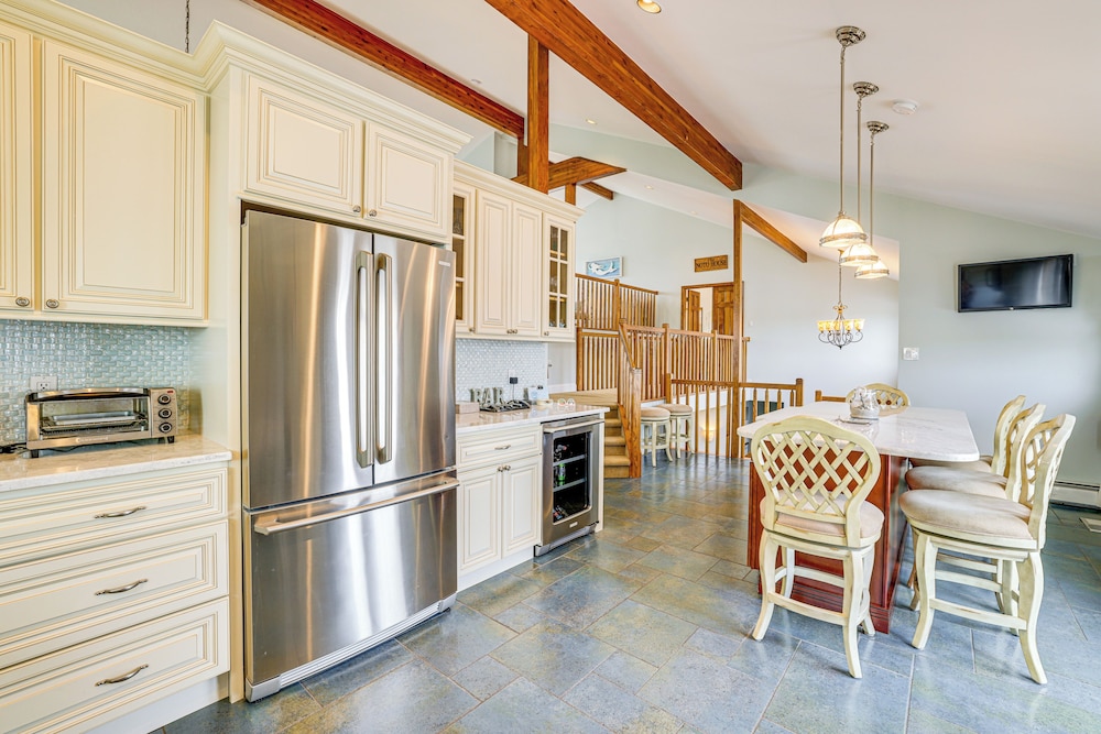1 Block to Inlet Beach: Brigantine Family Home