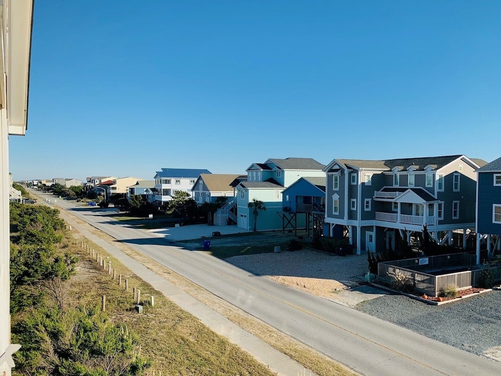 Old Man & The Sea 5 Bedroom Home by RedAwning