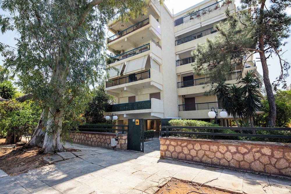 Bloom 2-Bedroom Apartment in Athens