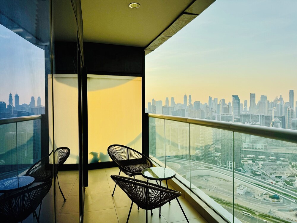Venduras Chic 1BR at Damac Tower
