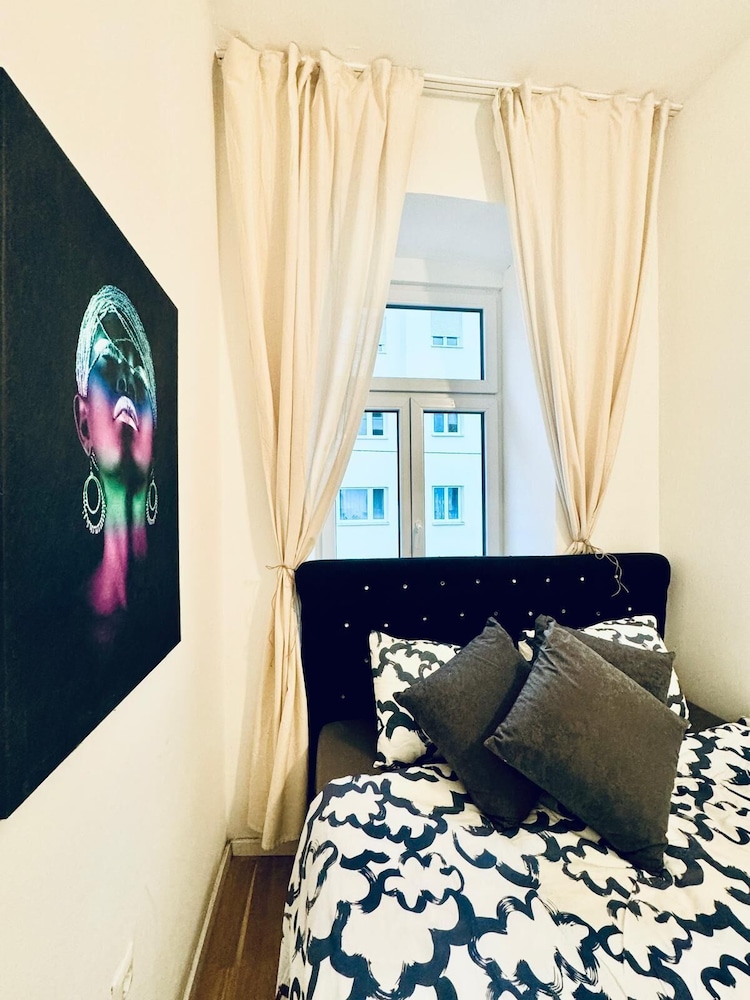 Comfortable 2BR Retreat Near Stadthalle