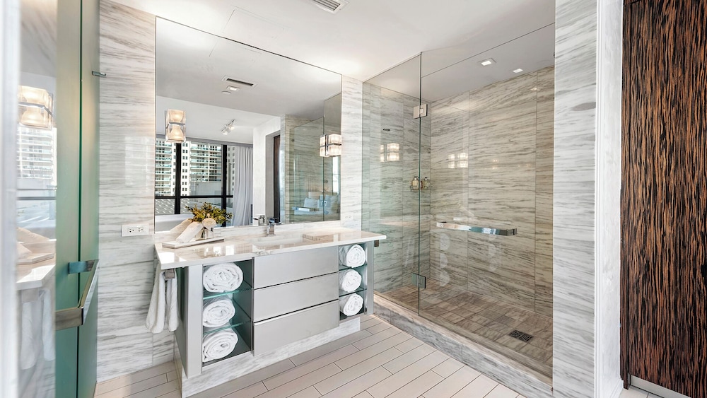 Luxury Vacation Rentals in South Beach by LRMB