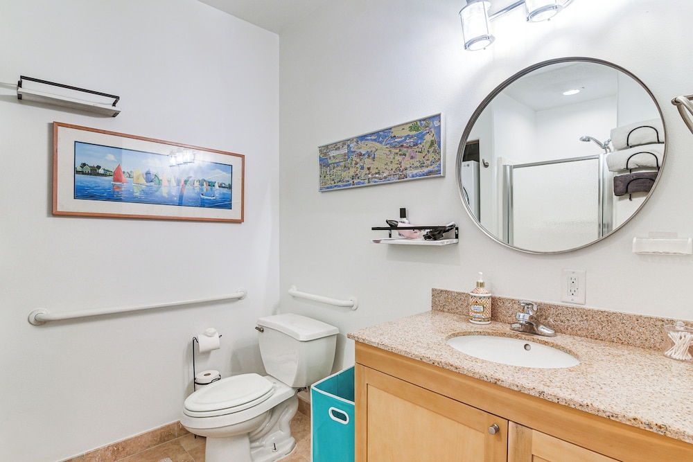 Walk to Galveston Beach: Family Condo w/ Pool
