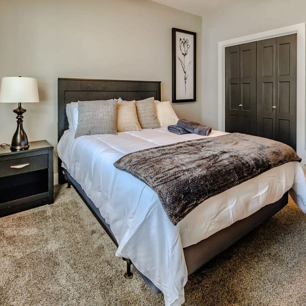 Luxury Retreat Modern 5BR Ranch in Bennington