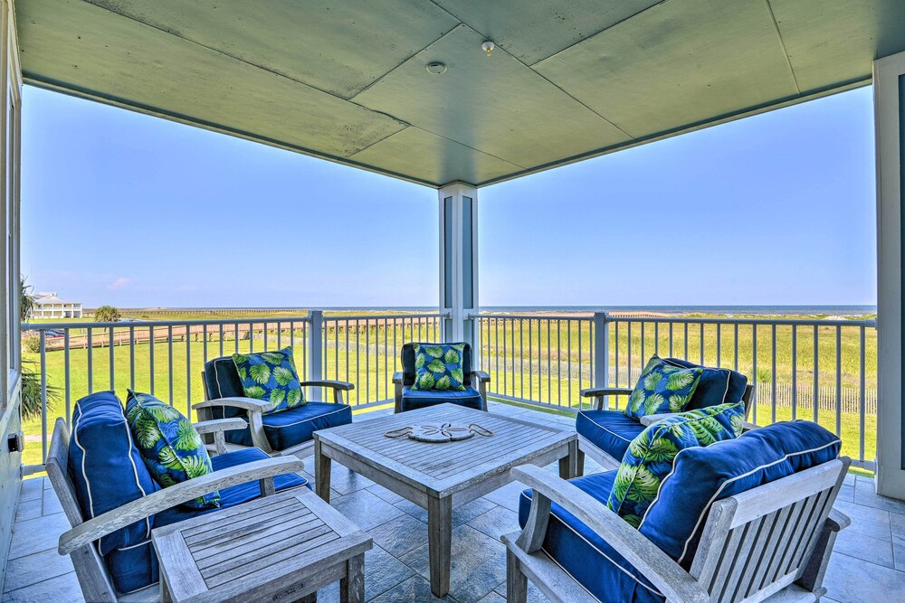 Gulf View + Beach Access: Galveston Resort Condo! view 4