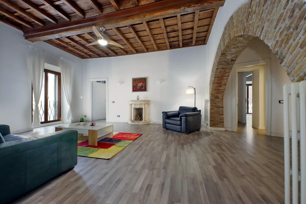 Luxury Navona Apartment