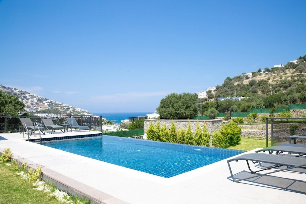BD4140 by İmportant Group Travel