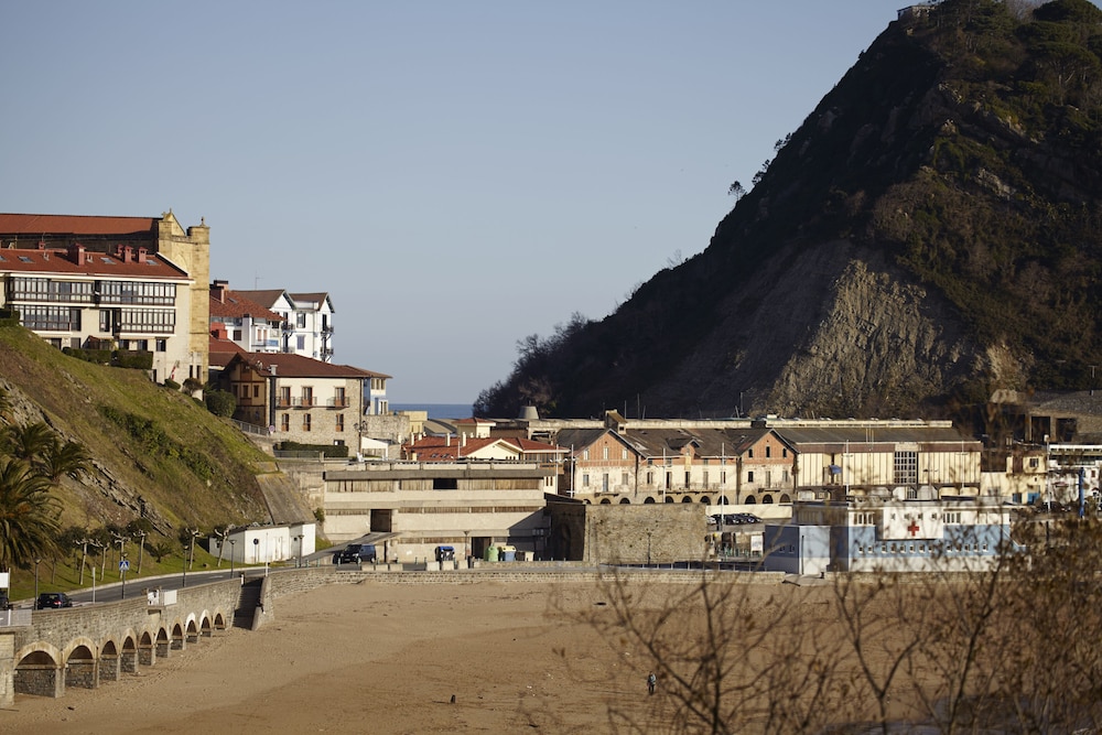 Photo 10