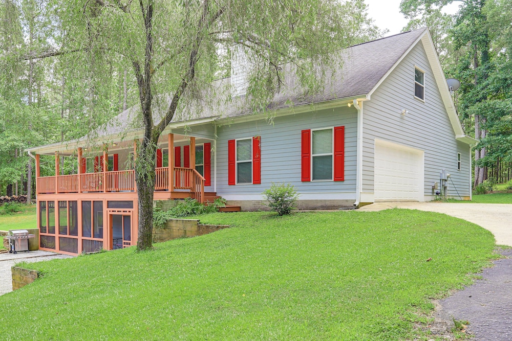 10 Mi to Chattahoochee Bend: Peaceful Apt w/ Patio