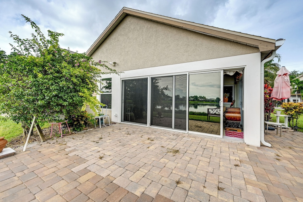 Extended Stay in Estero: Townhome w/ Lake Views!