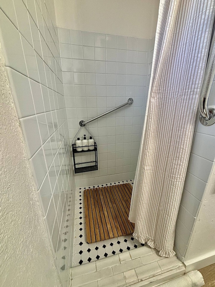 Storybook Flat Cozy 2BR Near Wash Park DU