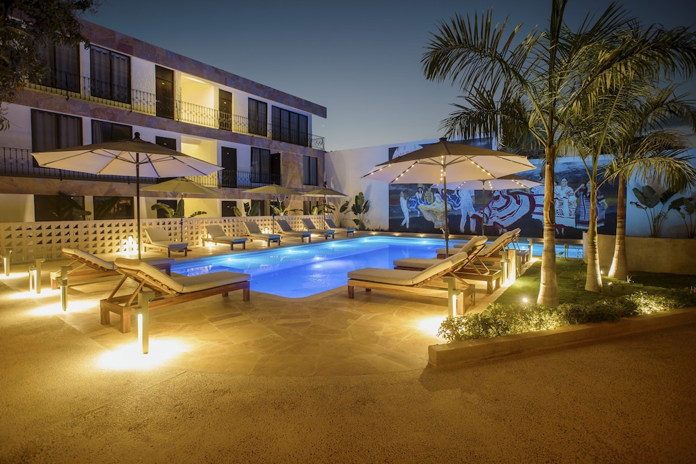 Hotel Camino Del Sol - Image 1